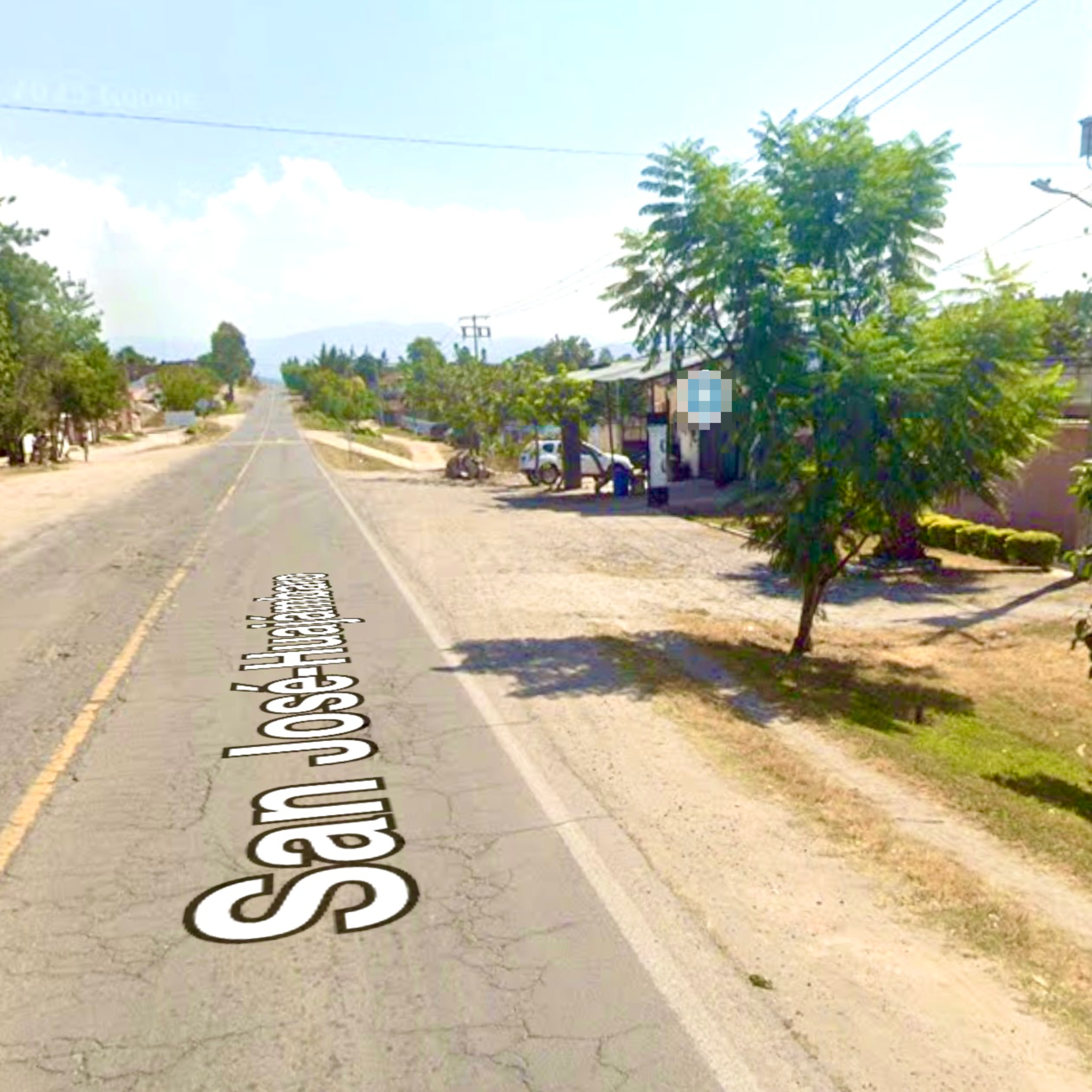 CASA A PIE DE CARRETERA FEDERAL • EN LA YEGÜERÍA• ZINAPÉCUARO MICHOACÁN