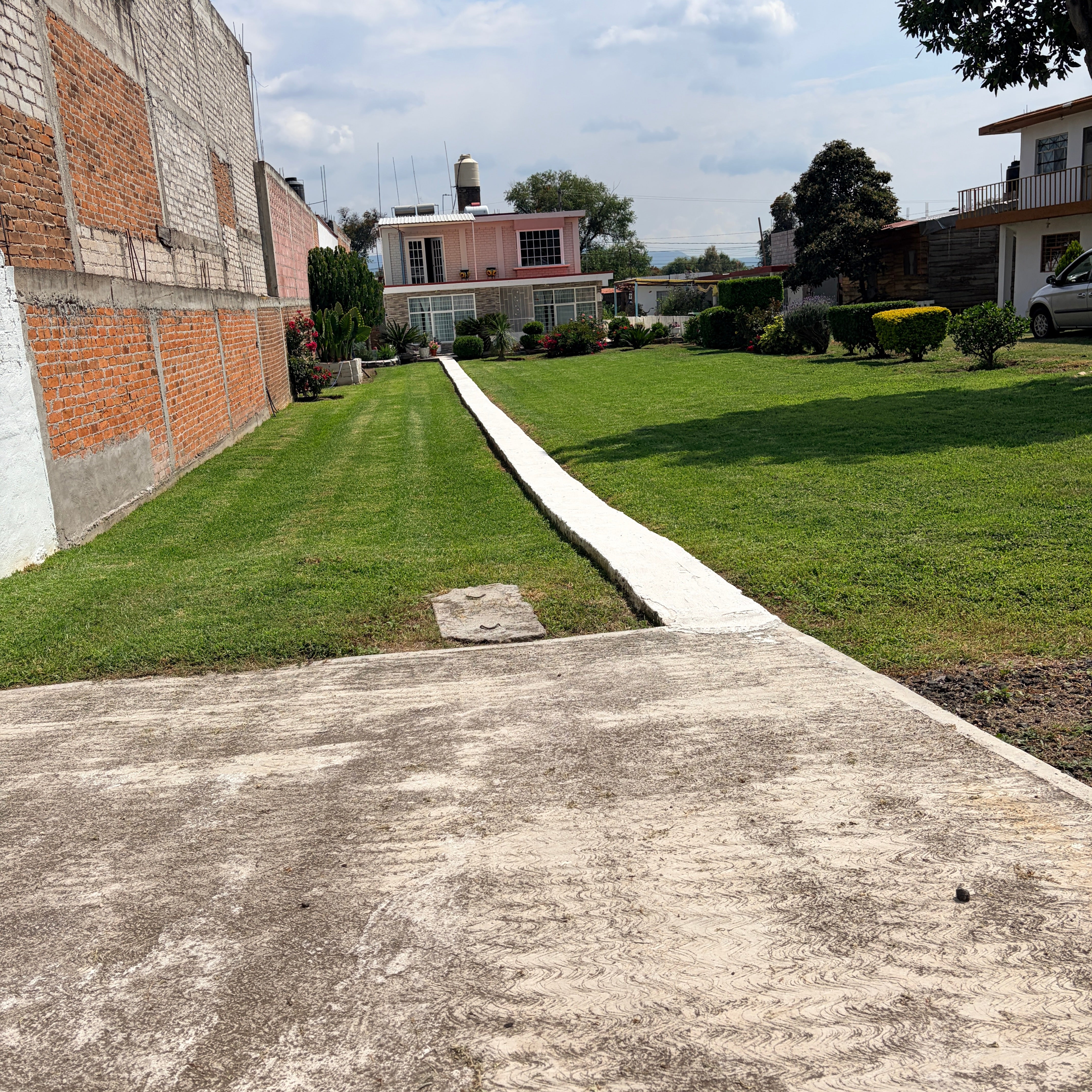CASA A PIE DE CARRETERA FEDERAL • EN LA YEGÜERÍA• ZINAPÉCUARO MICHOACÁN