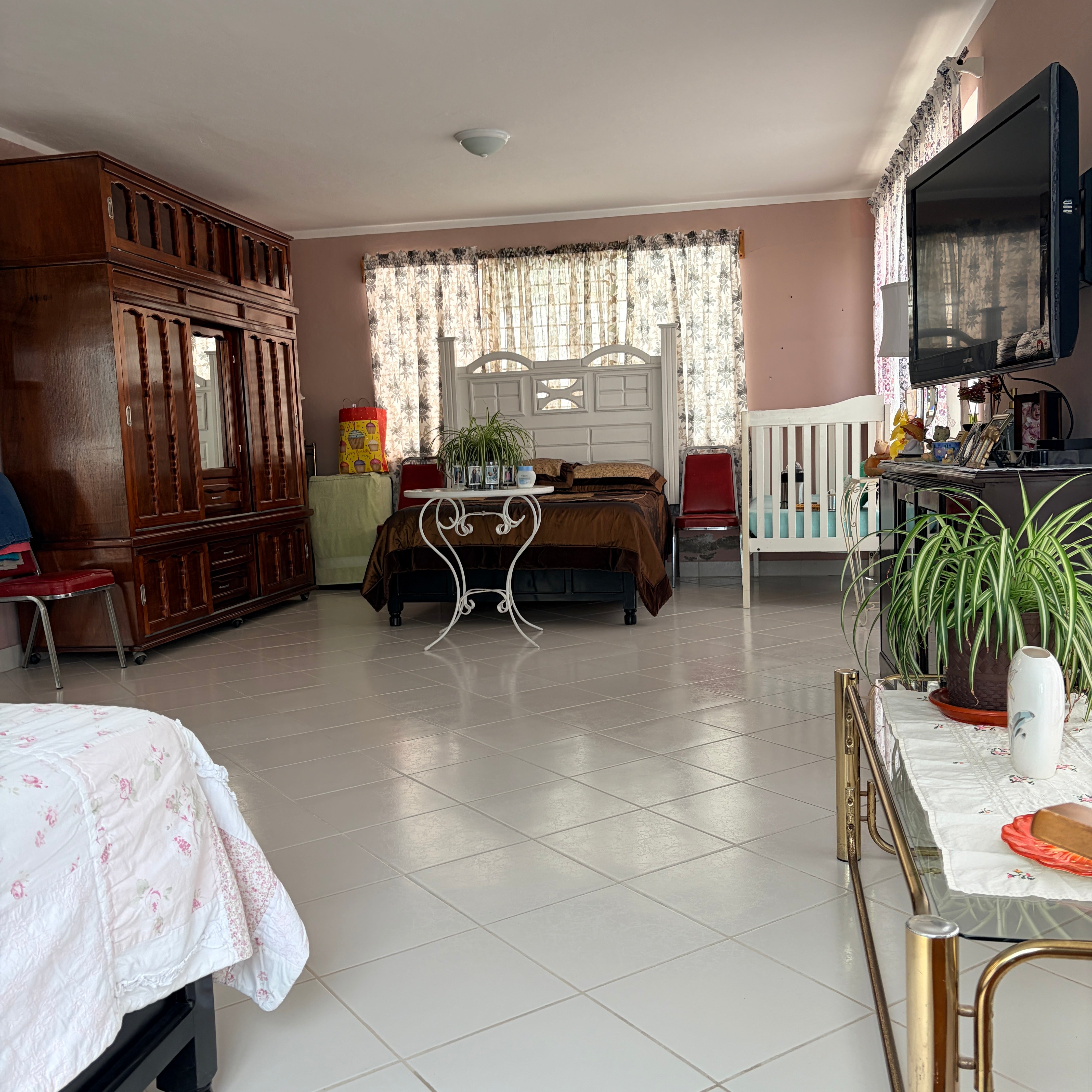 CASA A PIE DE CARRETERA FEDERAL • EN LA YEGÜERÍA• ZINAPÉCUARO MICHOACÁN