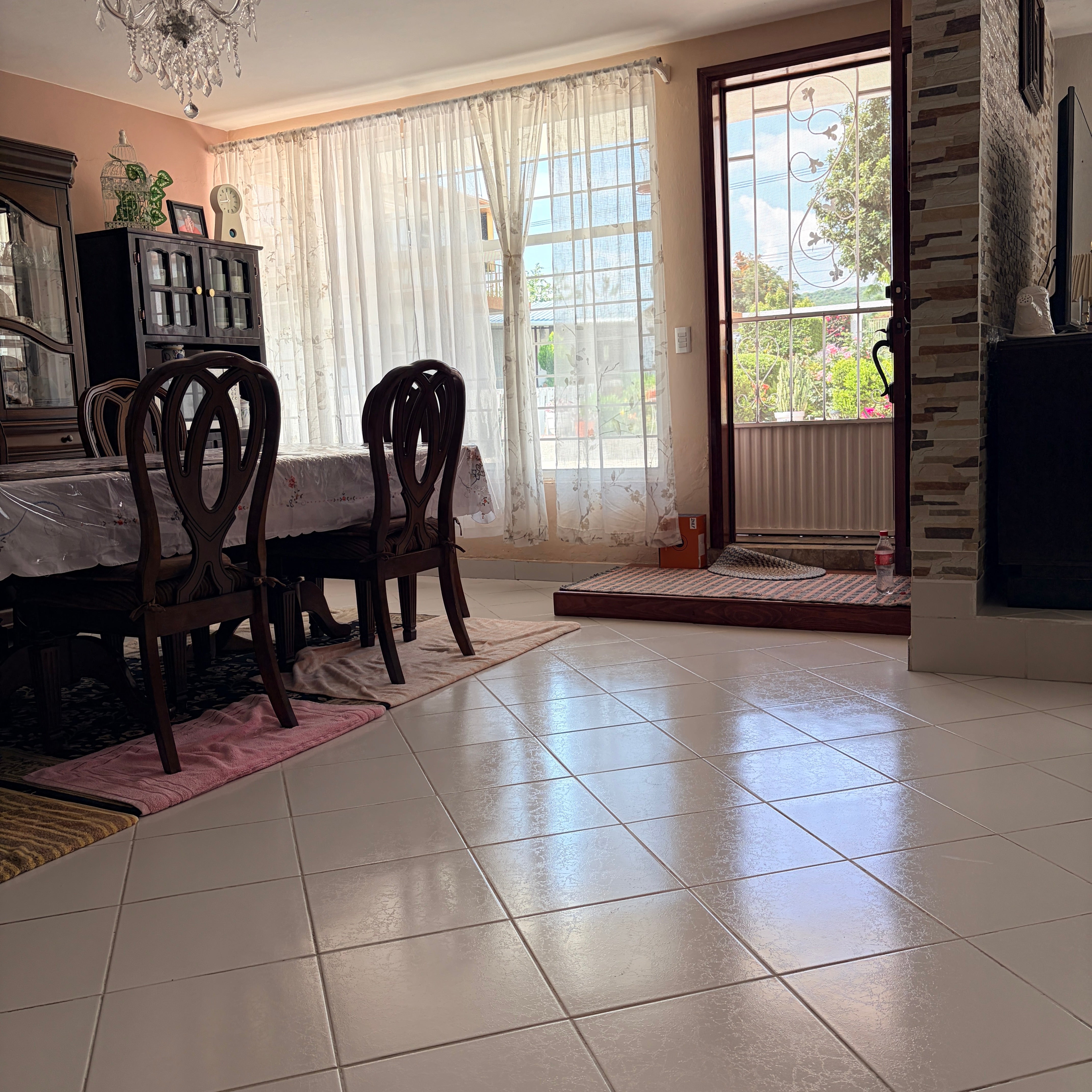 CASA A PIE DE CARRETERA FEDERAL • EN LA YEGÜERÍA•  ZINAPÉCUARO MICHOACÁN