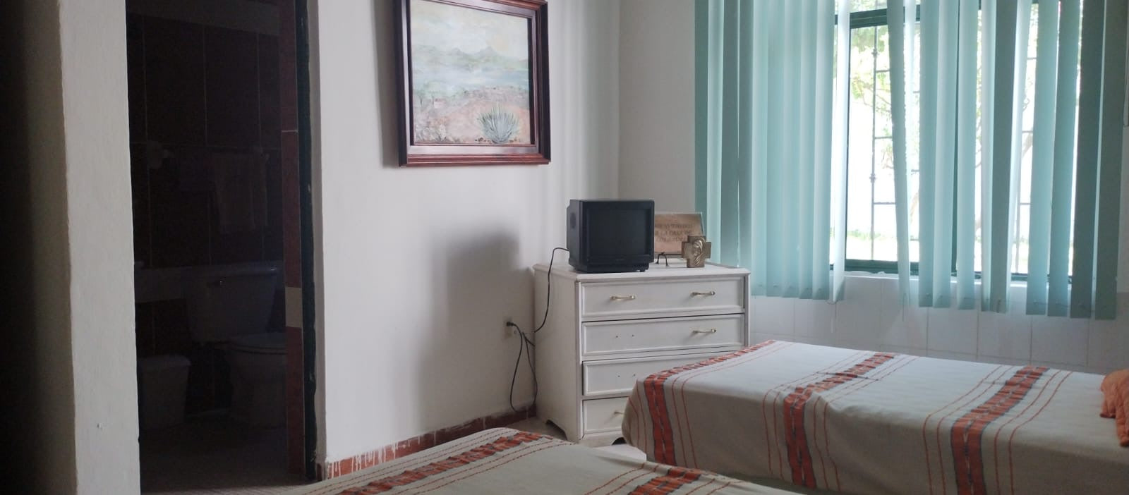 CASA EN ZINAPÉCUARO EN EL FRACCIONAMIENTO RESIDENCIAL DEL BALNEARIO ATZIMBA