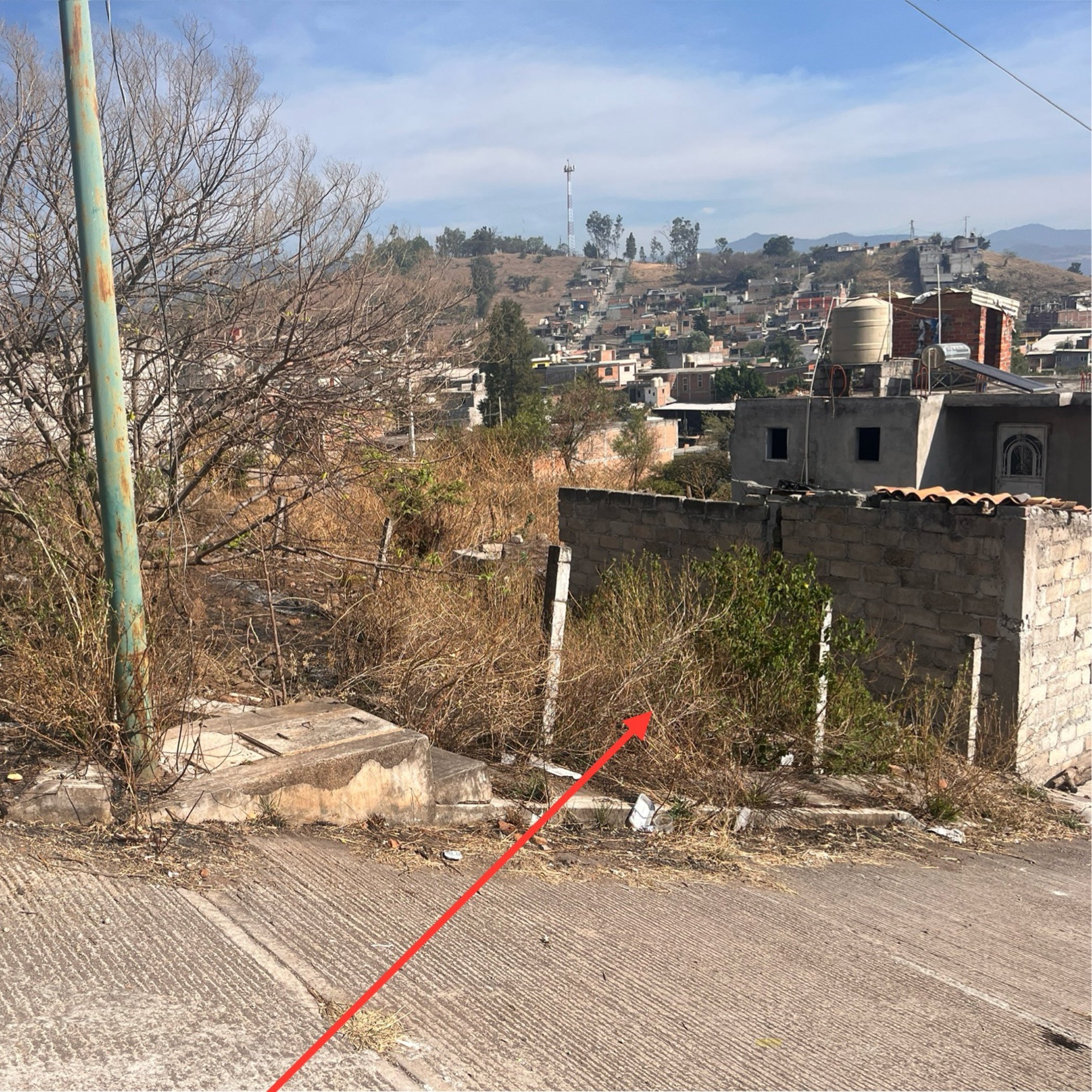TERRENO EN LA ZONA DEL AUDITORIO ZINAPÉCUARO MICHOACÁN