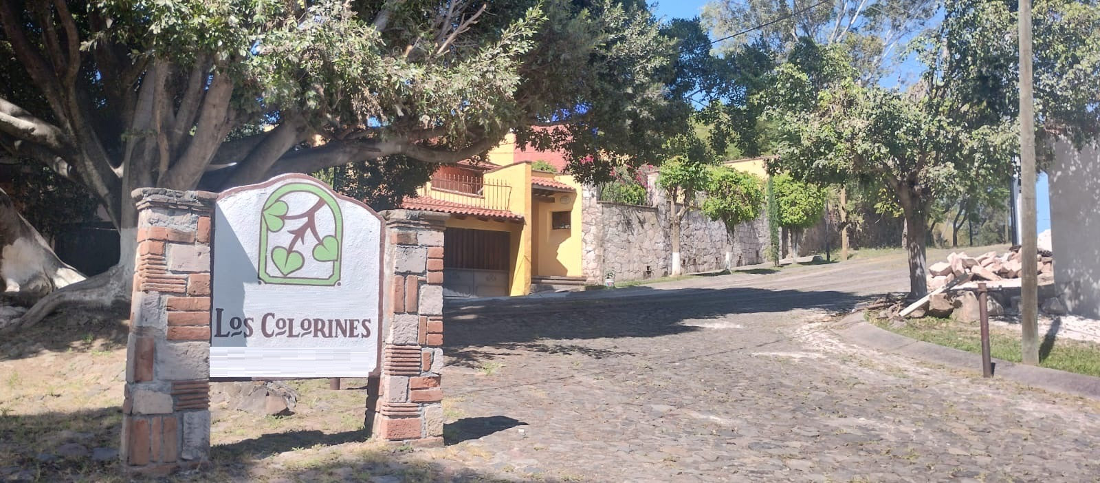 CASA EN ZINAPÉCUARO EN EL FRACCIONAMIENTO RESIDENCIAL DEL BALNEARIO ATZIMBA