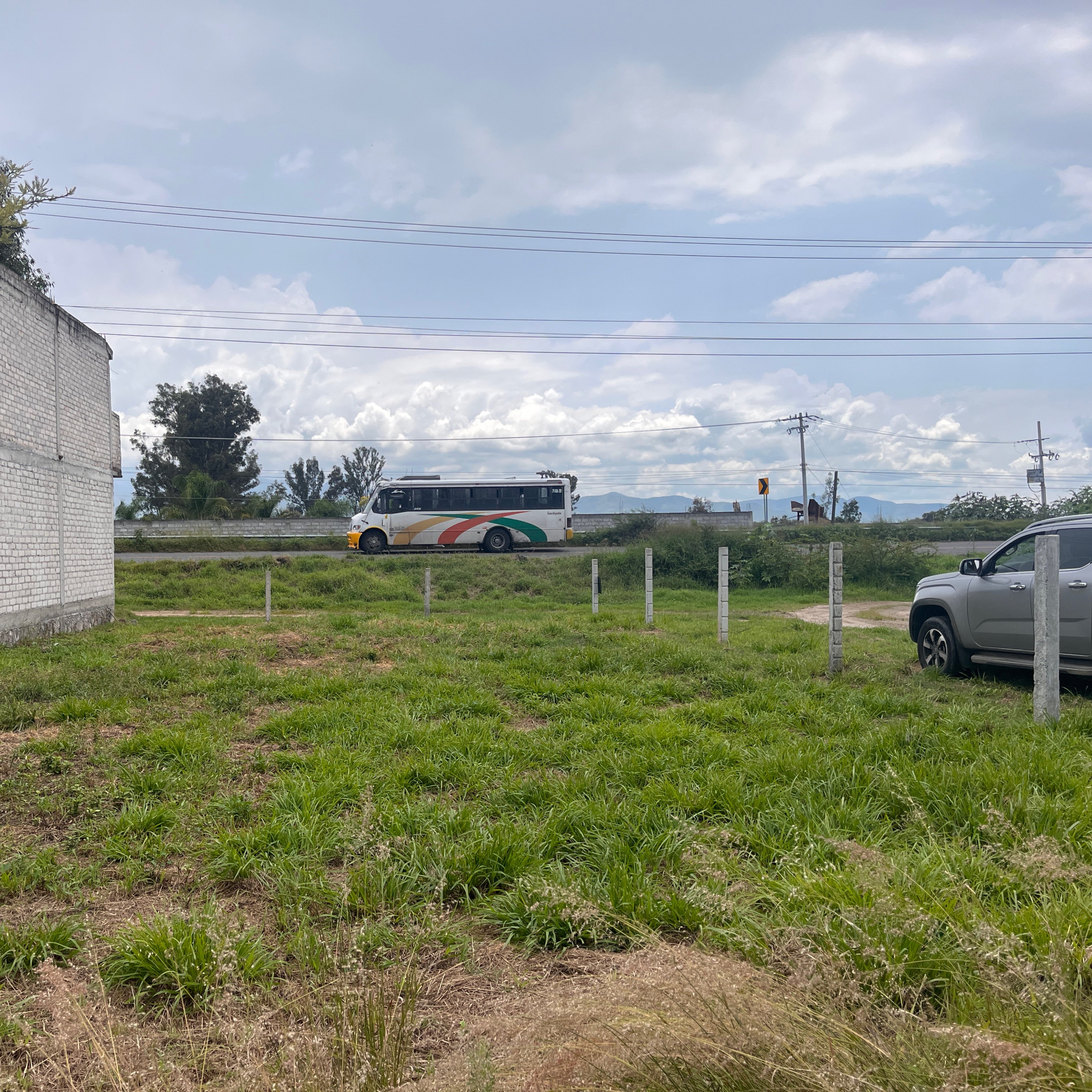 TERRENO A PIE DE CARRETERA FEDERAL • EN ZINAPÉCUARO MICHOACÁN