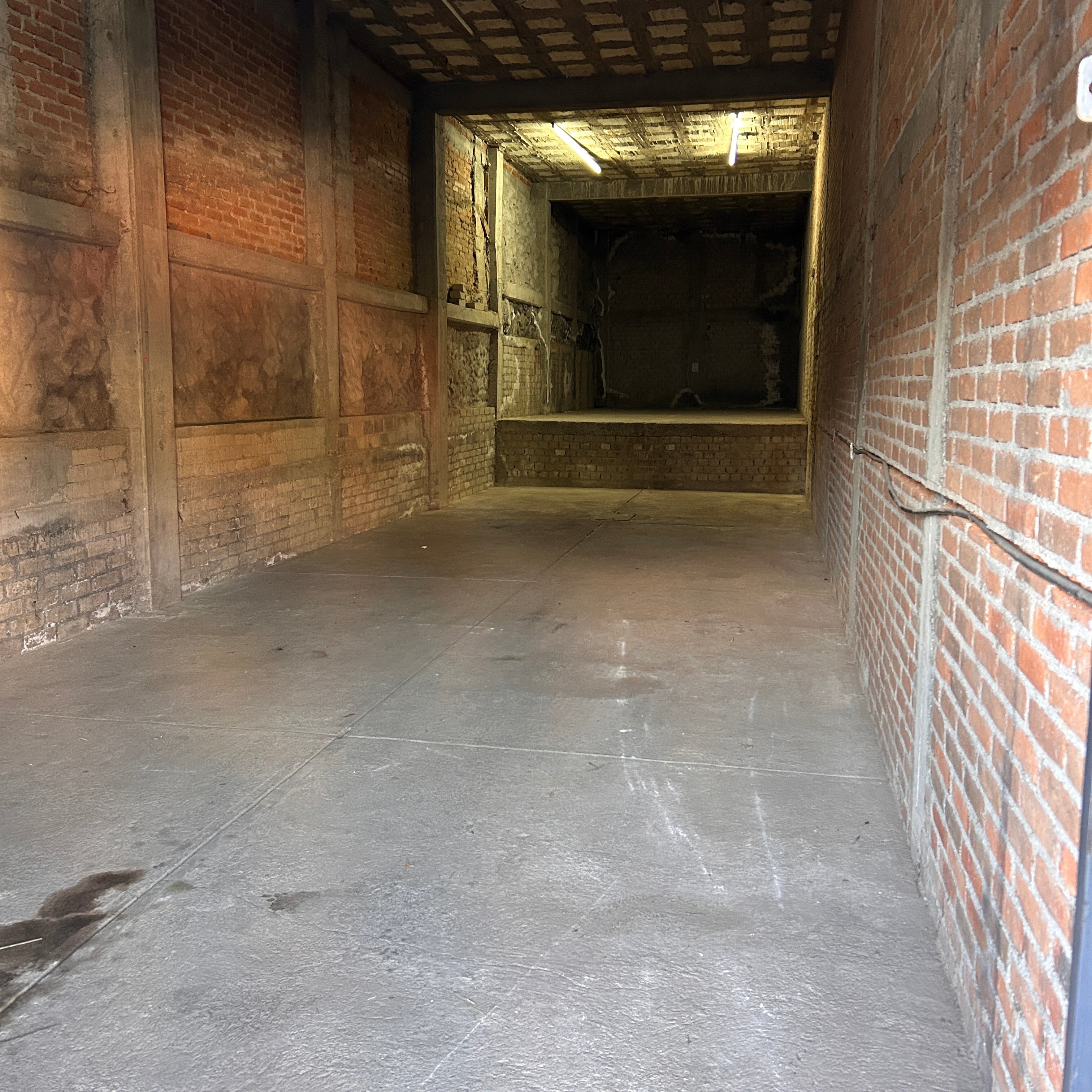 BODEGA EN ZINAPÉCUARO • A 200 METROS DE CARRETERA FEDERAL