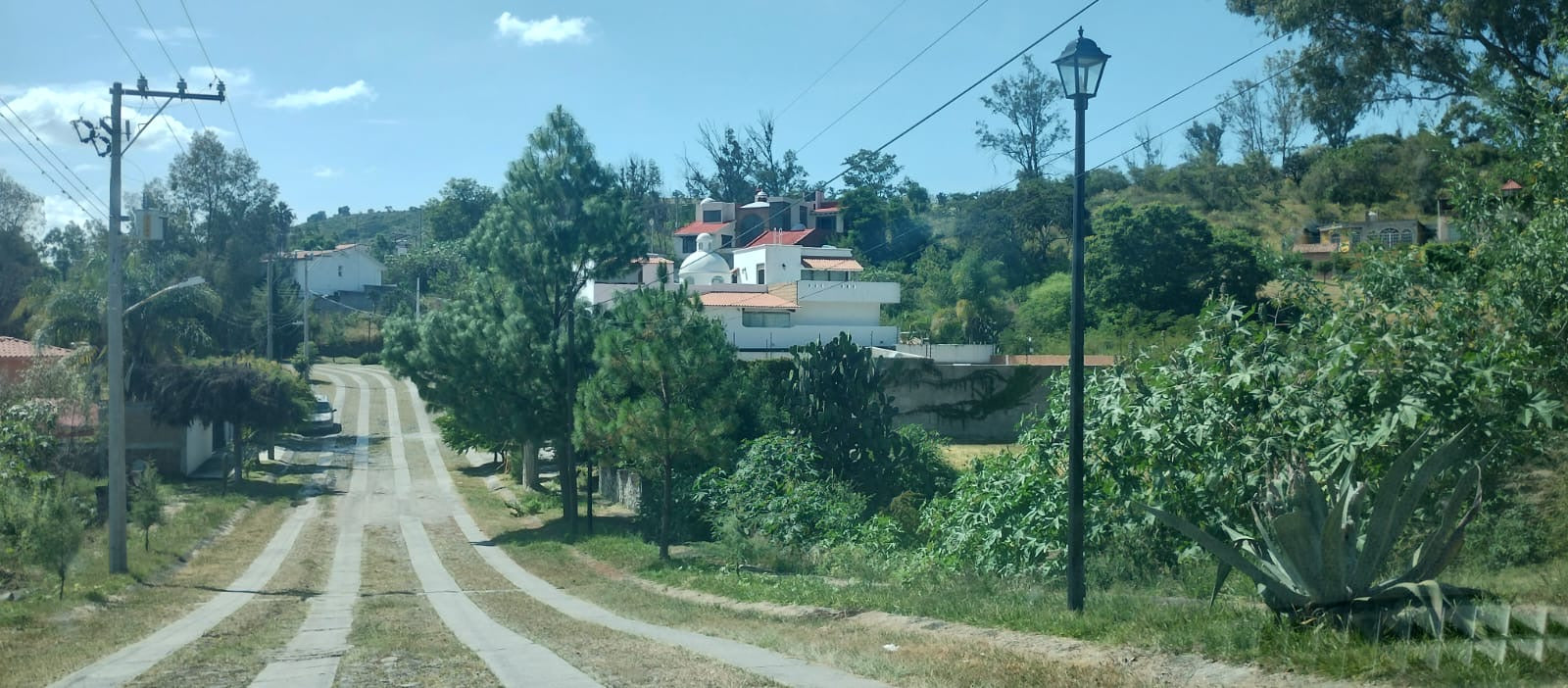 CASA EN ZINAPÉCUARO EN EL FRACCIONAMIENTO RESIDENCIAL DEL BALNEARIO ATZIMBA