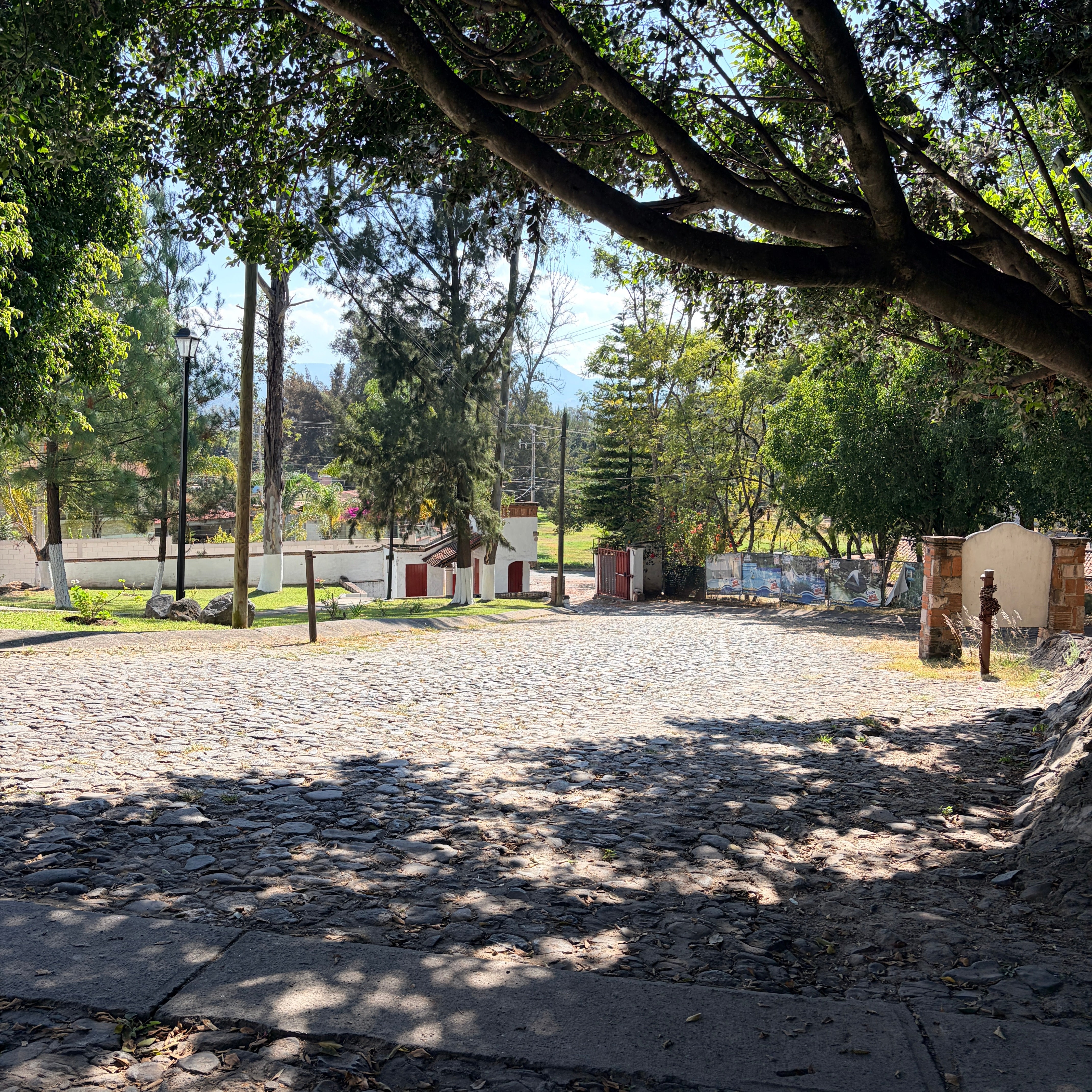 TERRENO RESIDENCIAL • FRACCIONAMIENTO DEL BALNEARIO ATZIMBA • ZINAPÉCUARO