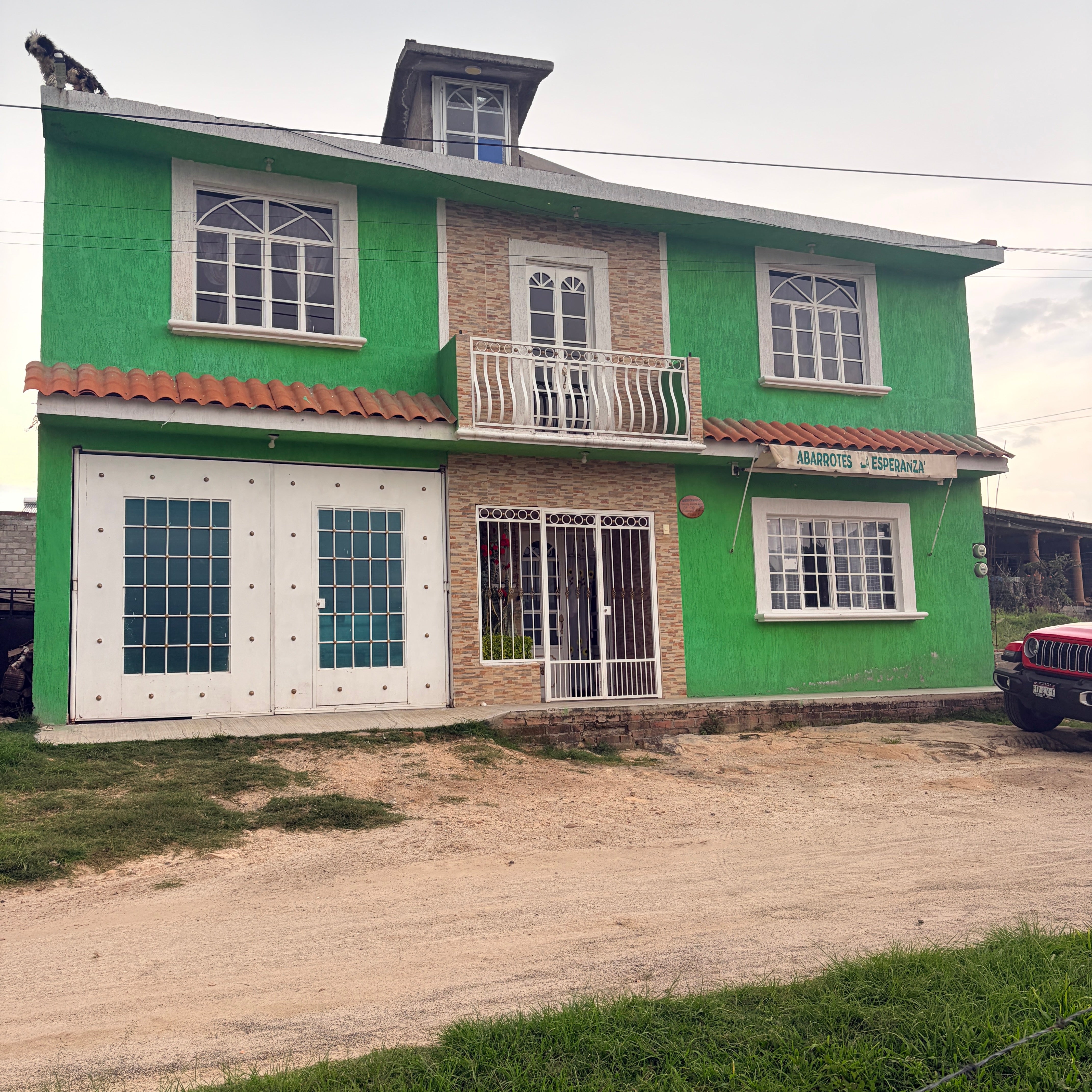 CASA EN COLONIA EMILIANO ZAPATA • ZINAPÉCUARO MICHOACÁN