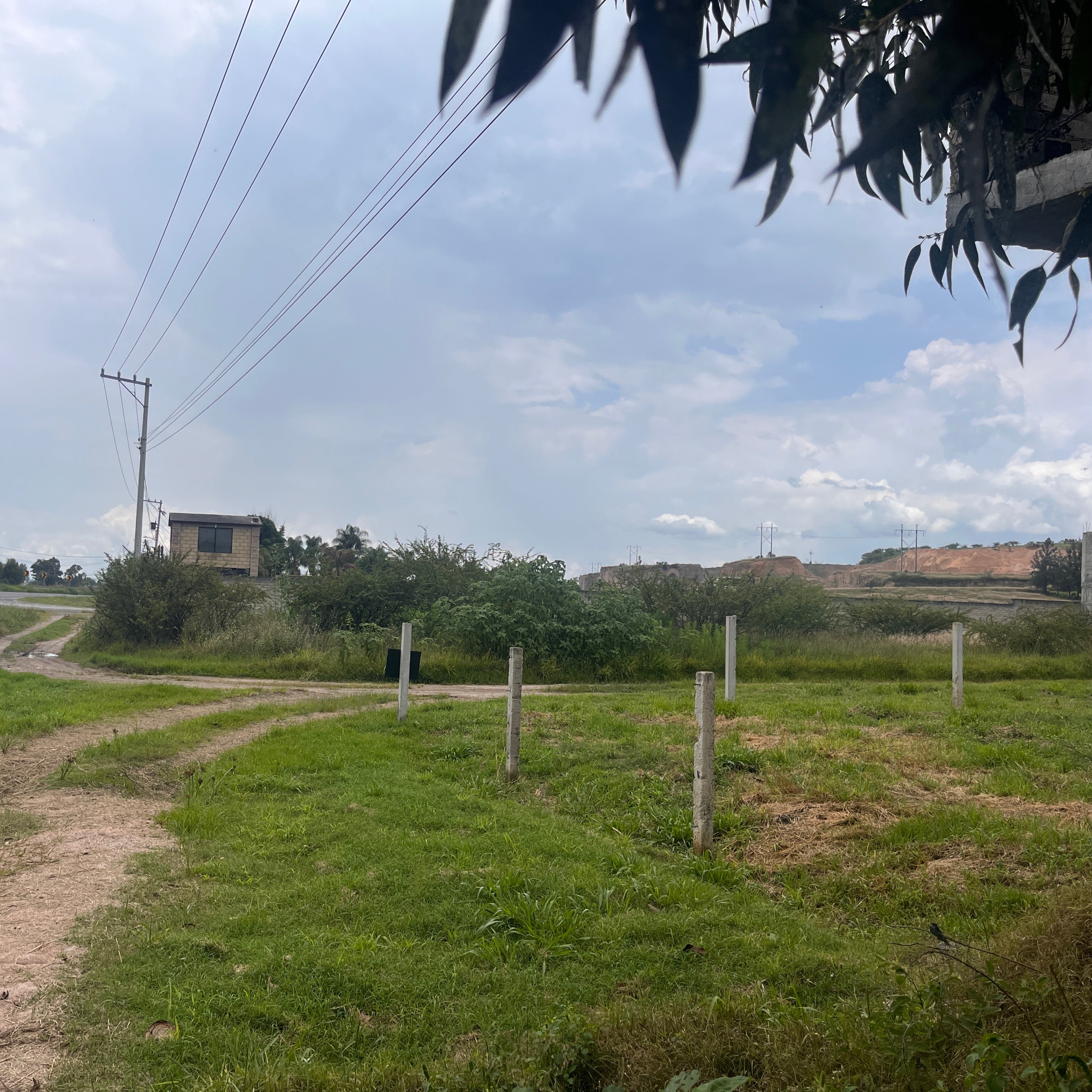 TERRENO A PIE DE CARRETERA FEDERAL • EN ZINAPÉCUARO MICHOACÁN