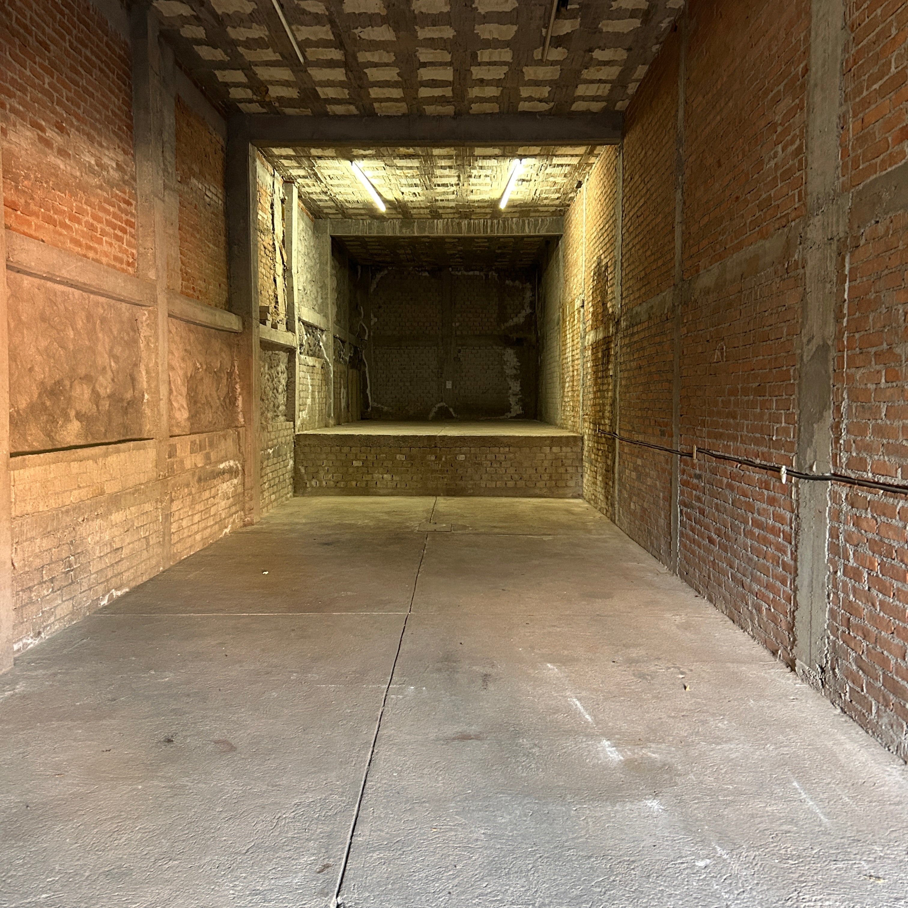 BODEGA EN ZINAPÉCUARO • A 200 METROS DE CARRETERA FEDERAL