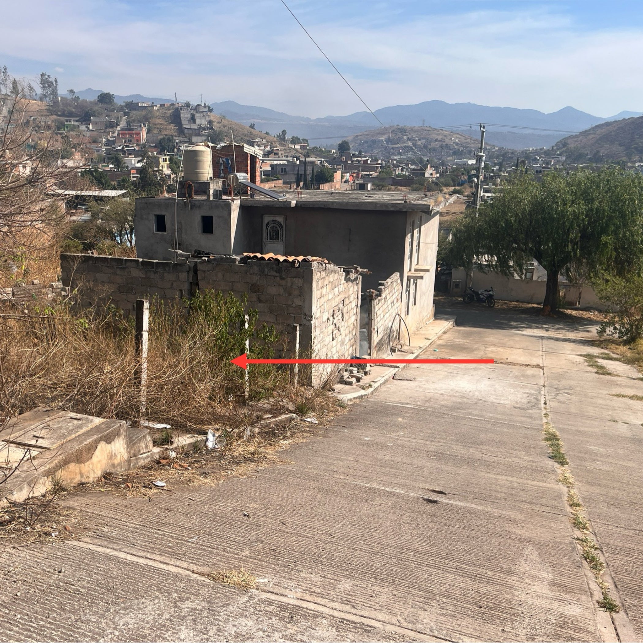 TERRENO EN LA ZONA DEL AUDITORIO ZINAPÉCUARO MICHOACÁN