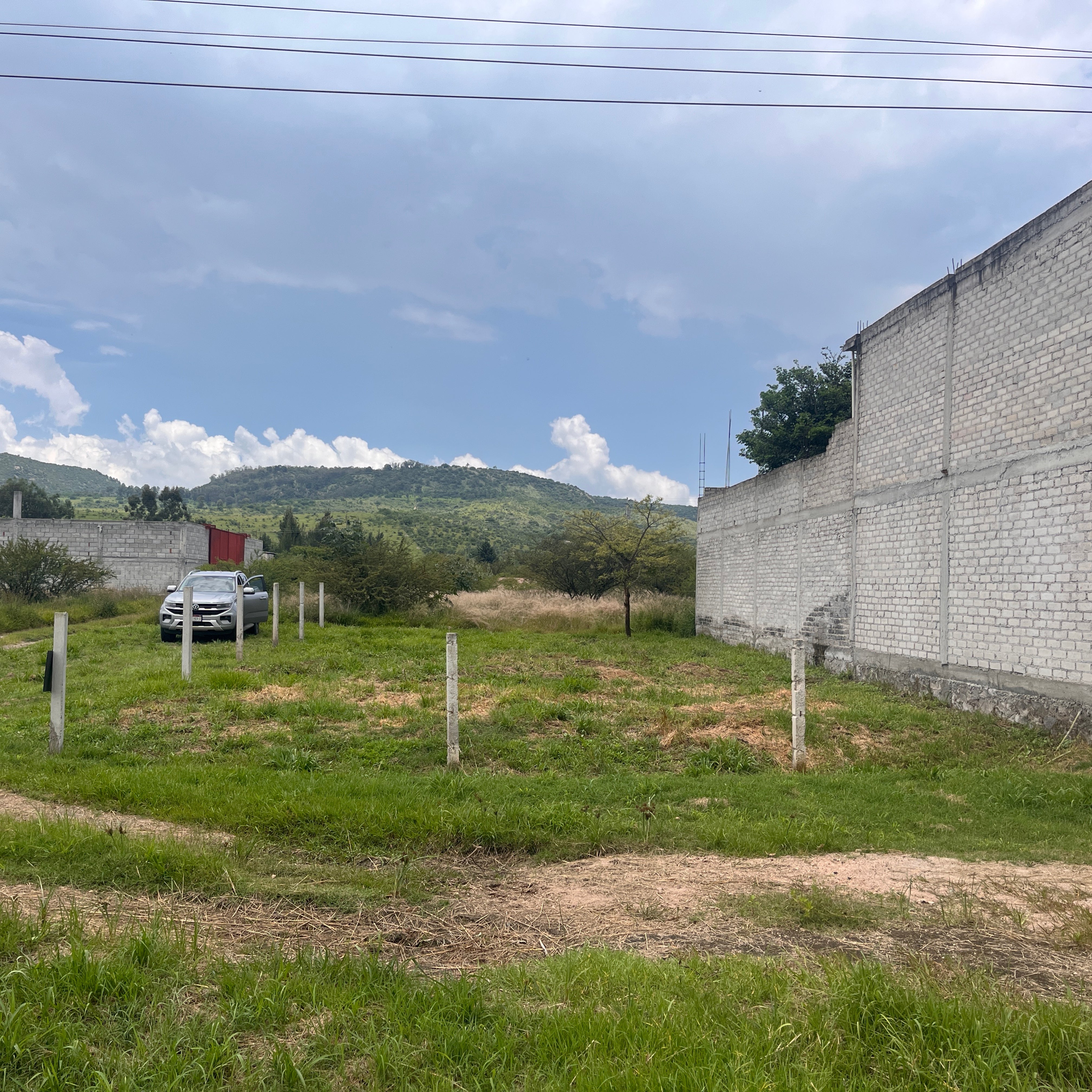 TERRENO A PIE DE CARRETERA FEDERAL • EN ZINAPÉCUARO MICHOACÁN