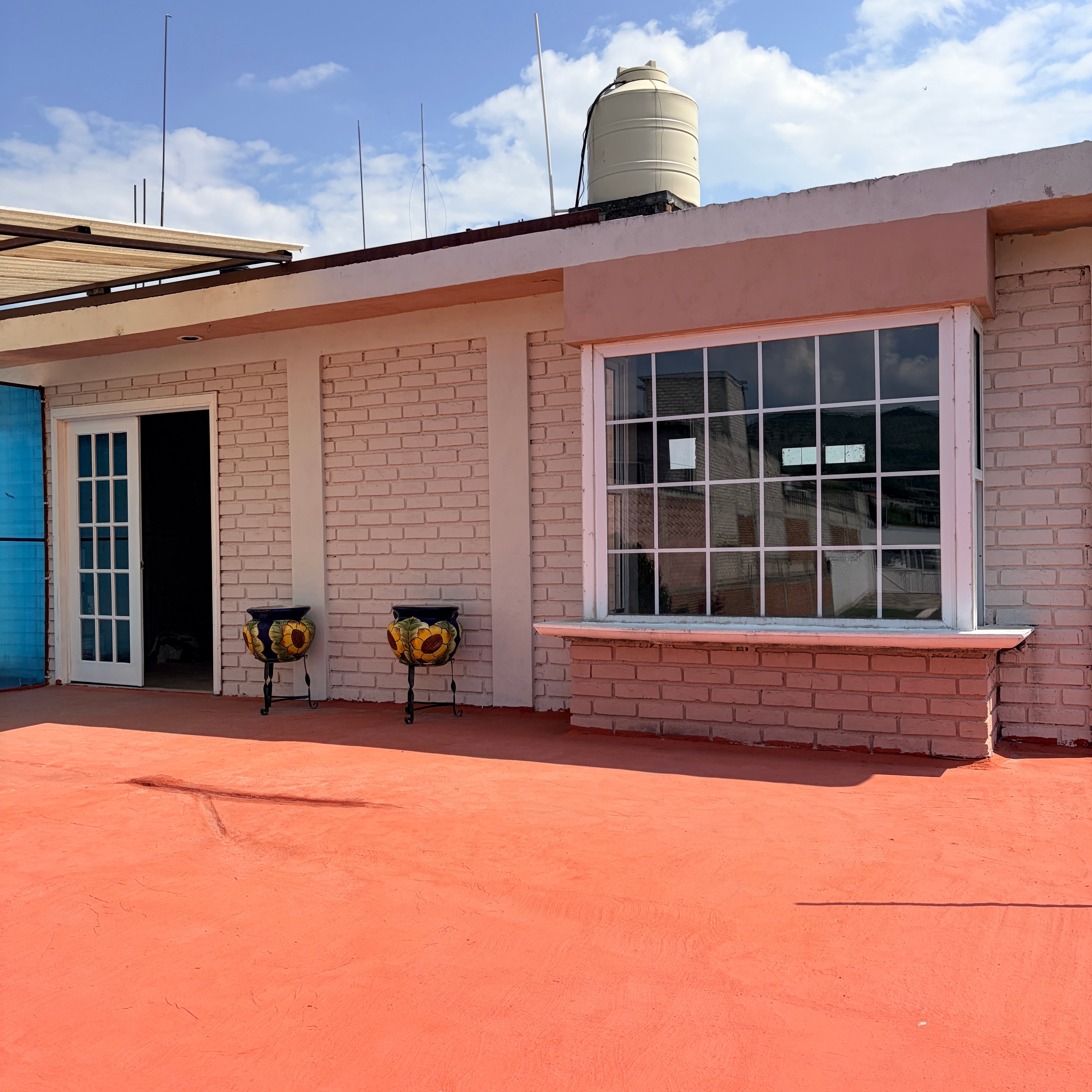 CASA A PIE DE CARRETERA FEDERAL • EN LA YEGÜERÍA•  ZINAPÉCUARO MICHOACÁN